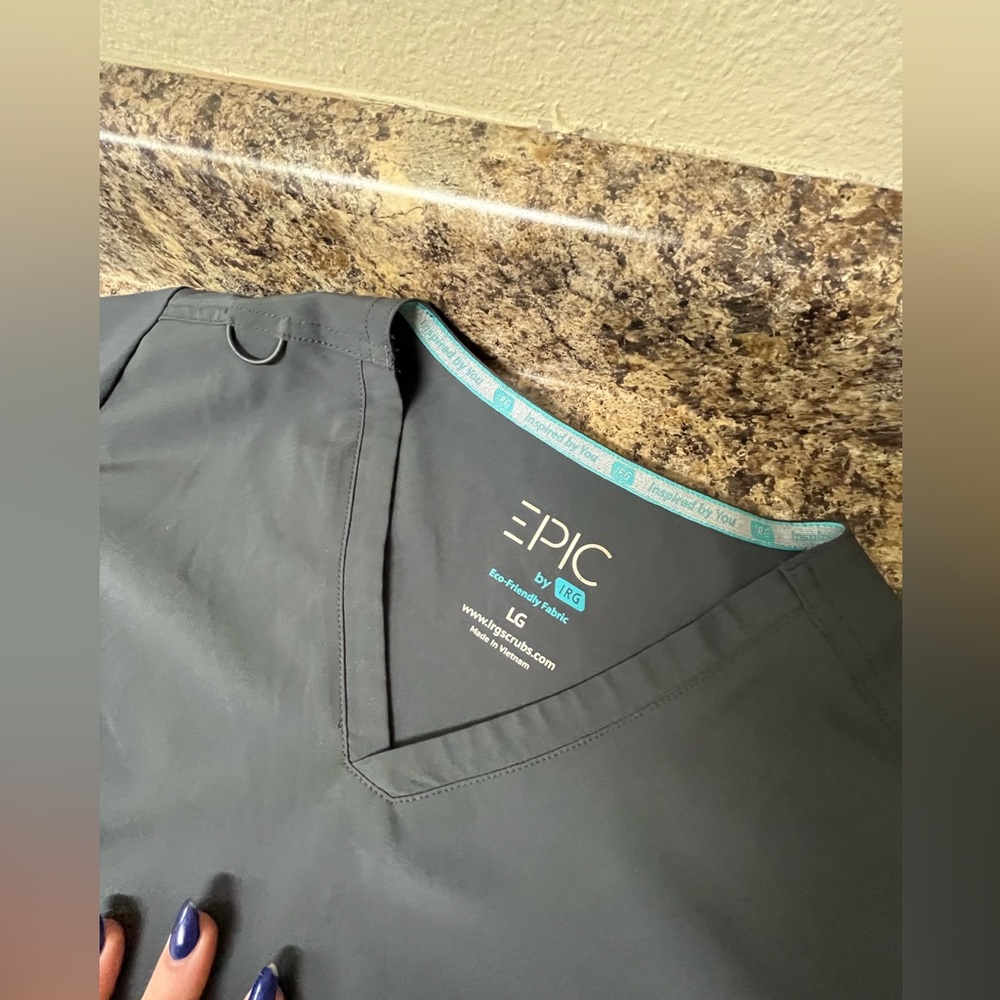 Epic Women’s Scrub Set in Dark Gray - Picture 4 of 13